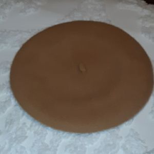 Wool beige hat beret
